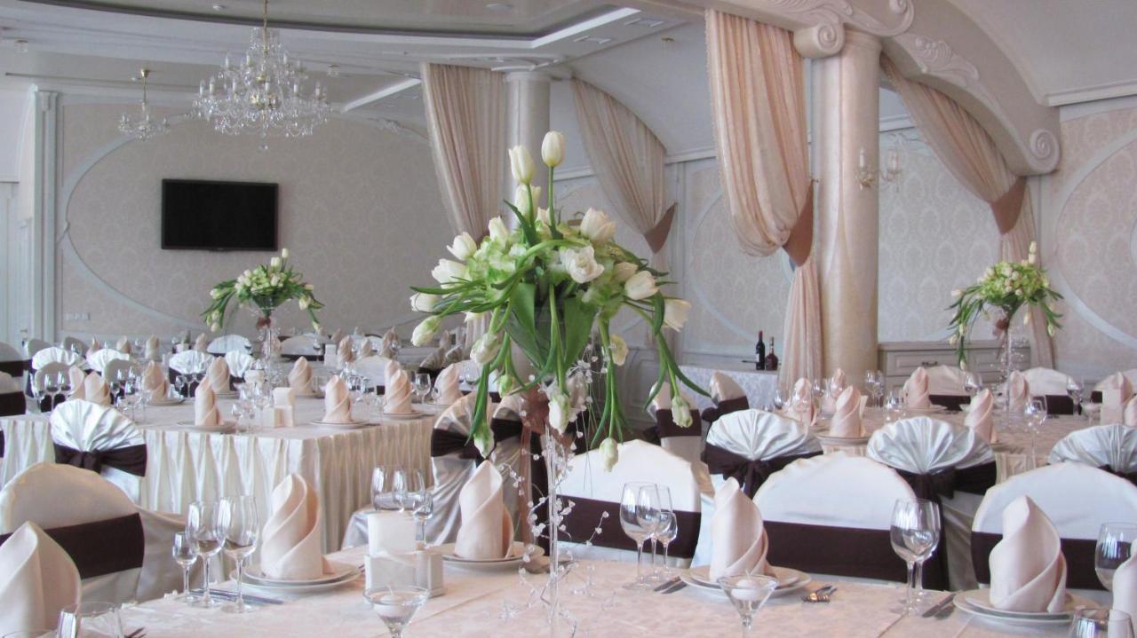 Charda Hotel อุชโฮรอด ภายนอก รูปภาพ