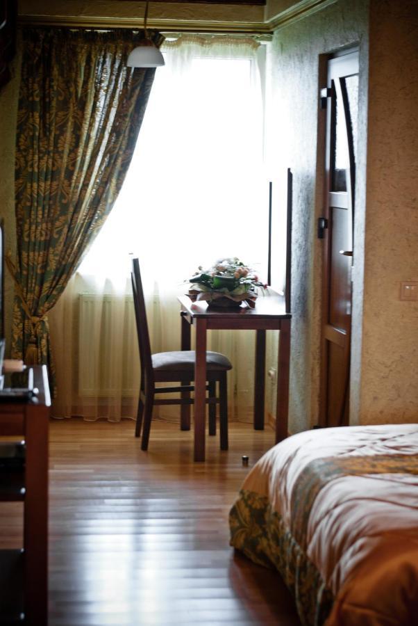 Charda Hotel อุชโฮรอด ภายนอก รูปภาพ